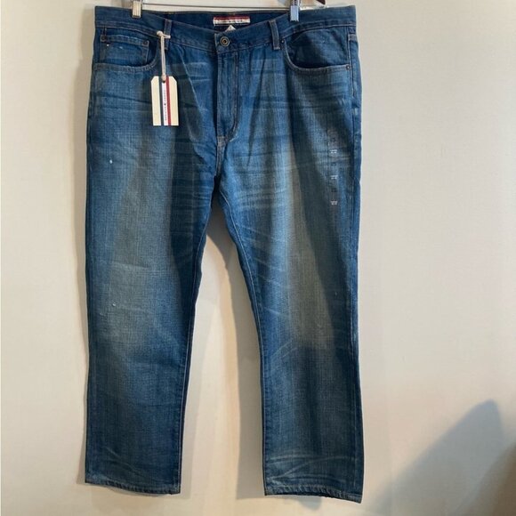 TOMMY HILFIGER Sz 40 x  30 Classic Lightly Distressed Jeans NWT - Picture 1 of 16